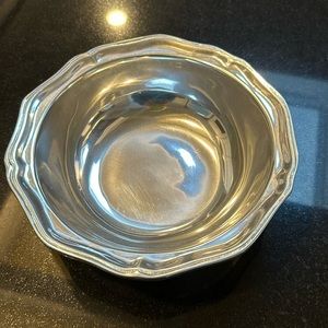 Wilton Armetale Bowl; 9" round